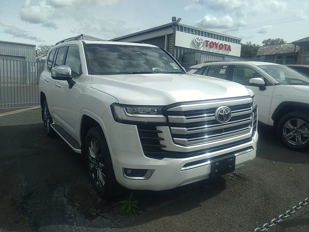 Sexy 300 series brand new Toyota land cruiser that only rich people can afford