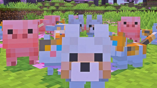 Player blocking skeleton arrows with an anvil-enchanted Minecraft shield