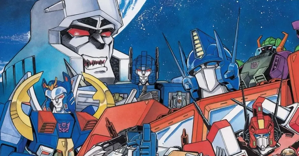 Minecraft gameplay showing Optimus Prime transforming into truck mode with Autobots and Decepticons battling in blocky world