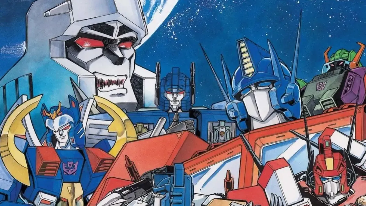 Minecraft gameplay showing Optimus Prime transforming into truck mode with Autobots and Decepticons battling in blocky world
